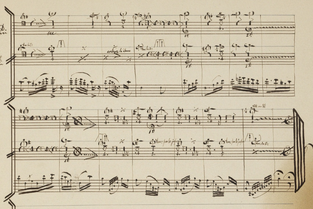 Le pas de deux de Giselle noté à la main dans la sténochorégraphie de Saint-Léon : deux systèmes de signes du geste alignés au-dessus des portées musicales, avec ses annotations manuscrites.